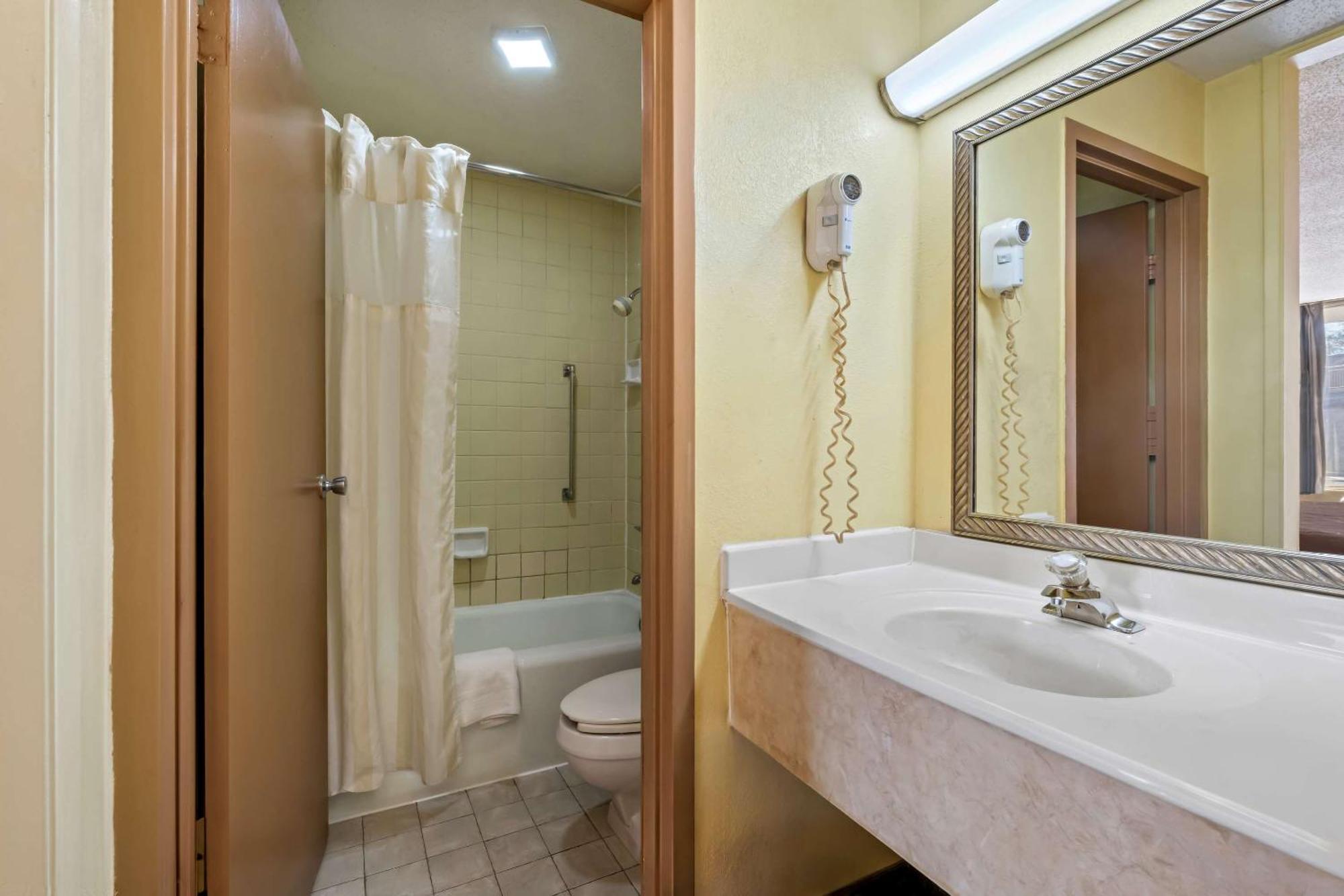 Rodeway Inn Monroe Zewnętrze zdjęcie